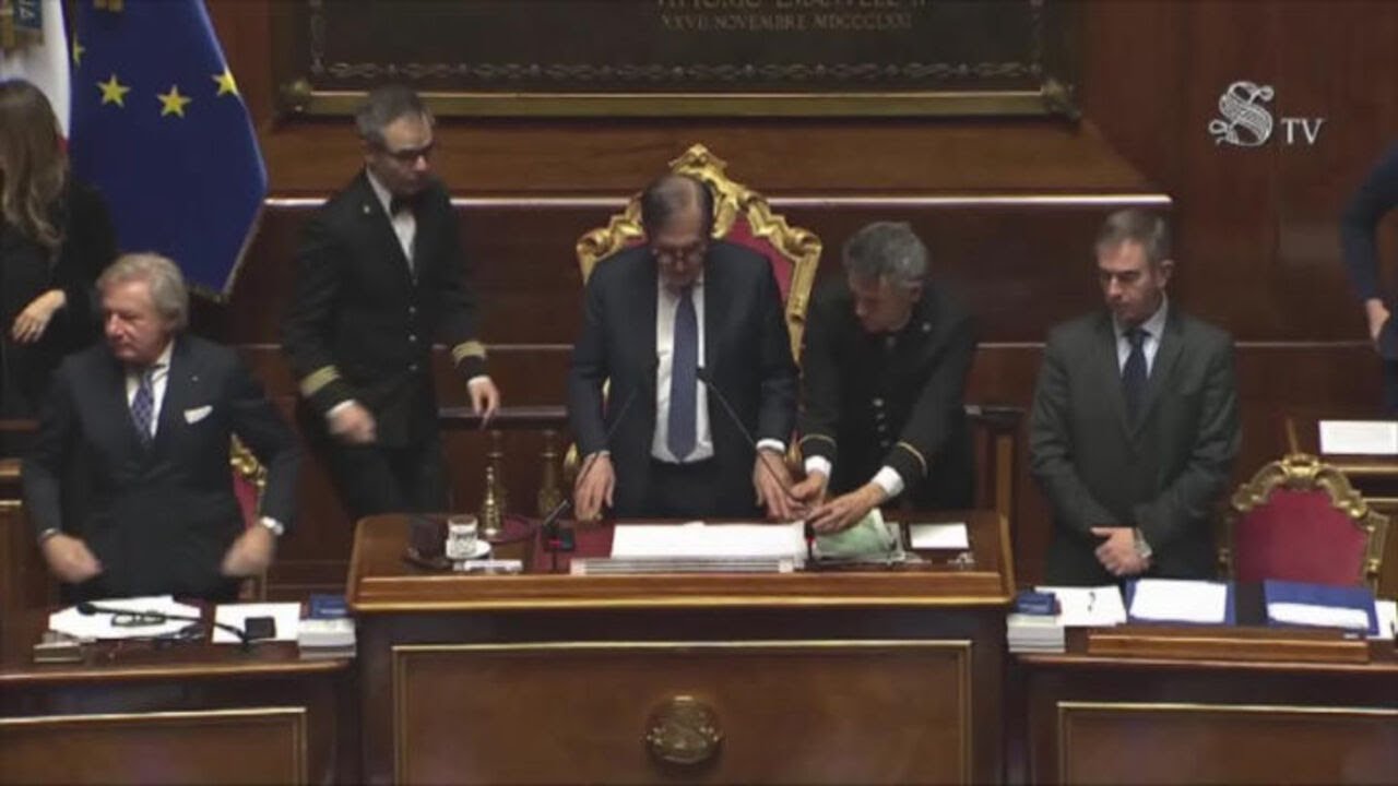 Addio a Umberto Bossi, il minuto di silenzio in Senato per il fondatore della Lega Nord