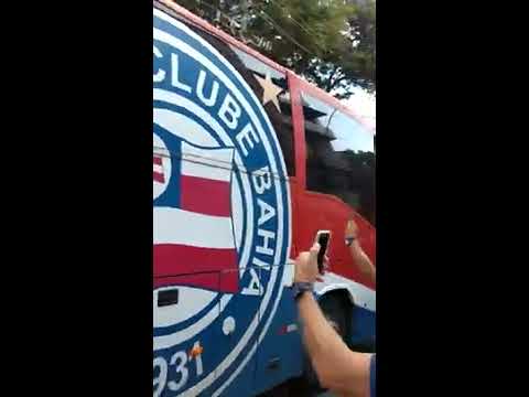 chegada do ônibus do Bahia na fonte nova 2017