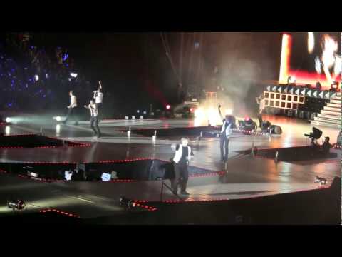 [FanCam][HQ] 012310 Super Show 2 Beijing - Dancing Out (9)