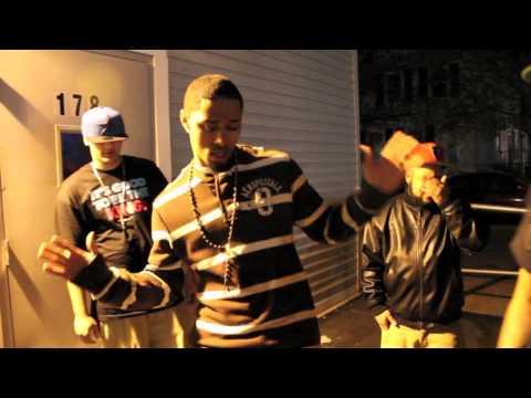 (AyY-HaA ent )RiQ feat. M-BULLY - Flatline (produced by Mark Sin3rsta)