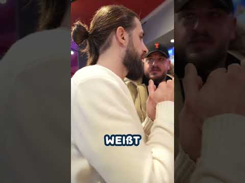 Omar erklärt, wie du unser Chicken zuhause im Ofen perfekt wieder heiß & knusprig kriegst 😤🍗 #shorts