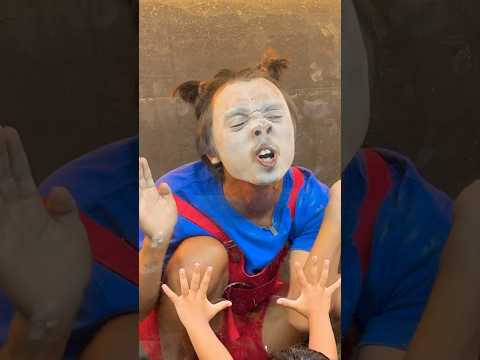 Bego Jadi Putri Duyung Babi