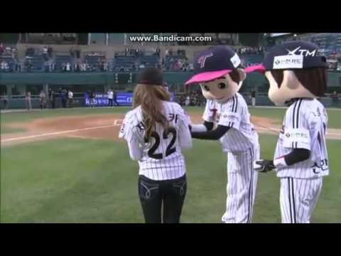 120511 SNSD Jessica Opening Pitch