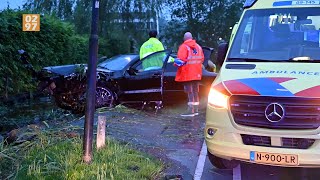 Auto ramt brugoprit Donkereind Vinkeveen, bestuurder gewond