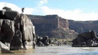 preview picture of video 'Cliff jump Black Rocks Colorado River'