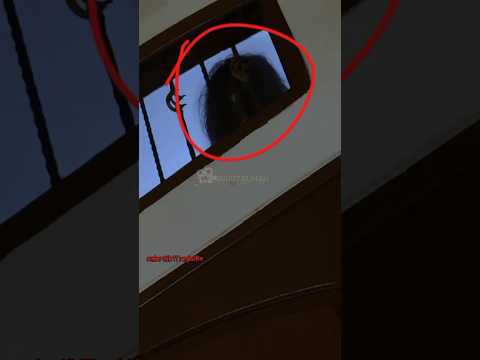 KETUKAN PINTU TENGAH MALAM, SOSOK INI NGINTAI PEMILIK RUMAH😱 #trending #viralvideo #shorts #horror