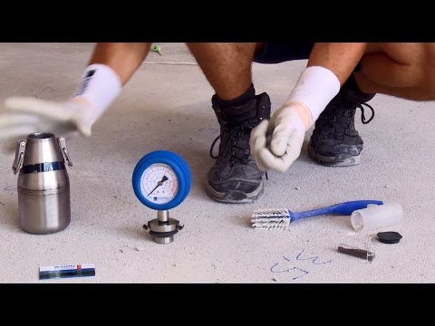 CM-Messung: Vor-Ort Kalibrierung eines CM-Messgerätes mit mechanischem Manometer