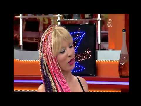 Carlos conversa con las bailarinas de El Happy Hour - América TeVé