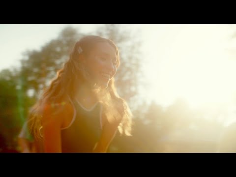 „Saulės kliošas“ kartu su Leonu Somovu pristato naują dainą „Šokių aikštelėje“