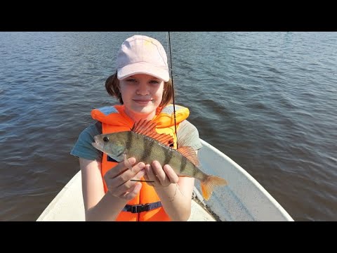 Lapsen kanssa kalassa | Solmukoulu | Jigillä heittäminen ja perusuitto | Kalan irrottaminen koukusta