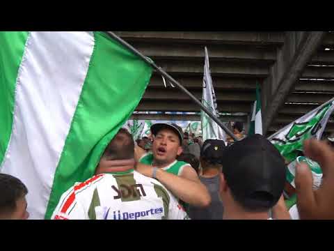 "Entrada de la banda de Laferrere" Barra: La Barra de Laferrere 79 &bull; Club: Deportivo Laferrere