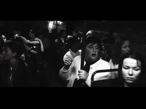 Nattbuss 807   Babben Larsson åker buss