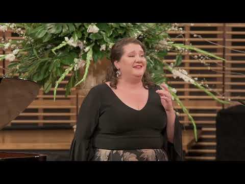 FELICIA MOORE (USA) - 2019 Elizabeth Connell Prize. Es gibt ein Reich by R. Strauss