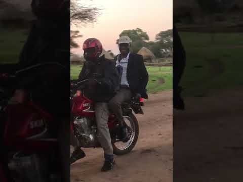 Video emerges showing Jonathan Moyo fleeing Zimbabwe on a motorbike into Mozambique 