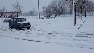 Polski Fiat 126p snow drift