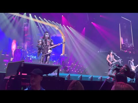 Kiss -Shandi, full band version, live in Melbourne 2022 August 20, End Of The Road Tour