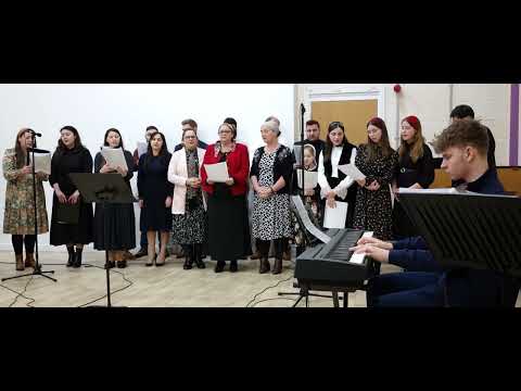 Un grup de frati și surori din Biserica El Shadai