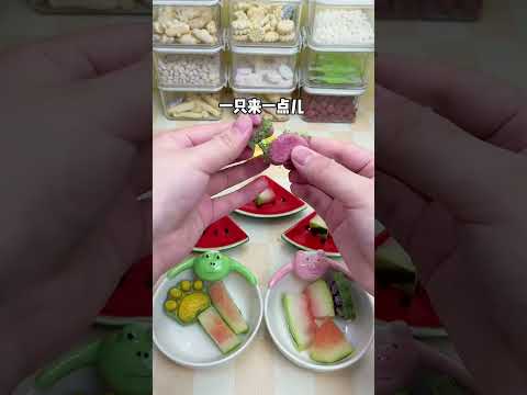 小仓鼠们热的不行了～开个瓜尝尝！你们那里都多少度啦？#仓鼠 #金丝熊 #萌猫萌狗狂欢季