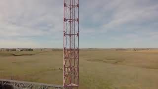 Он меняет лампочку раз в пол года и получает за это 1500$