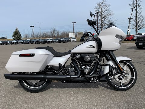 2024 Harley-Davidson<sup>®</sup> Road Glide® White Onyx Pearl - Black Finish