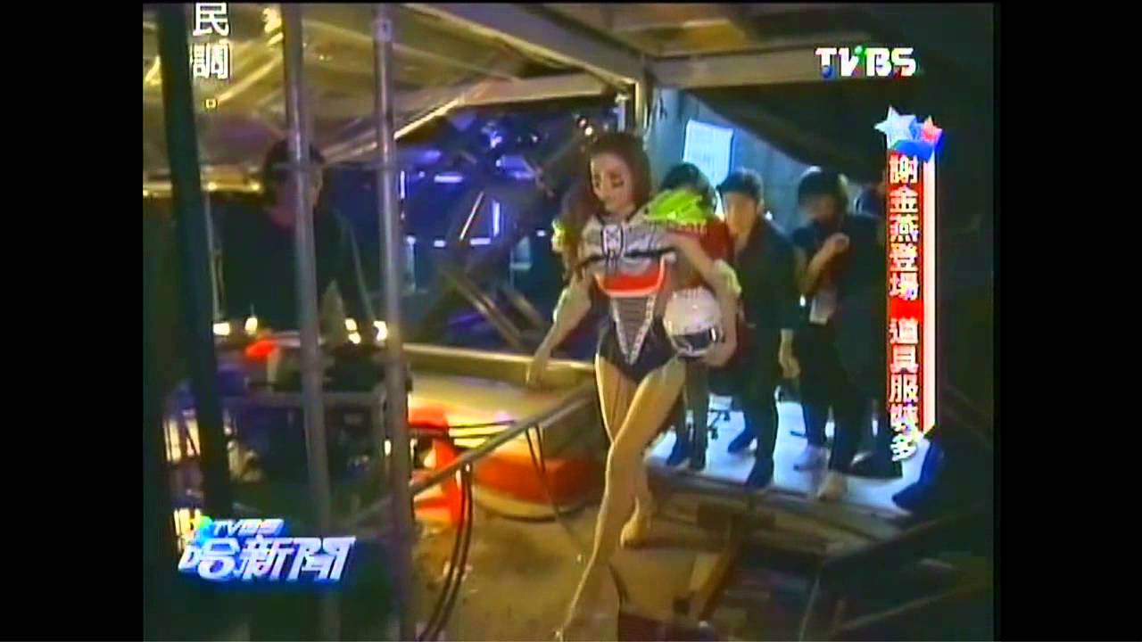 〈獨家〉北市府跨年晚會 謝金燕後台狂拉筋