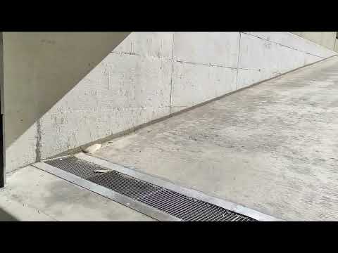 Motor Erreka Izar 4C en puerta basculante