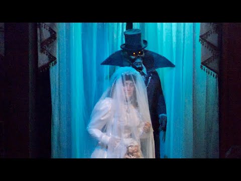 Phantom Manor at Disneyland Paris - Full Ride Experience in 4K | Disneyland Paris Frontierland 2022