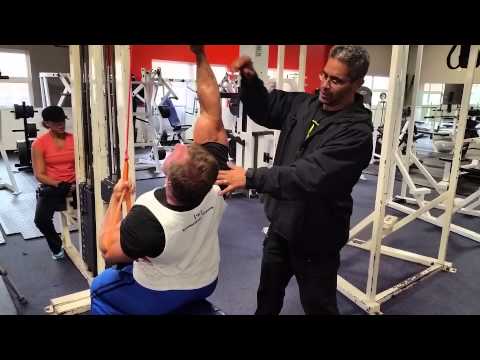 One arm pulldowns with isometric contraction
