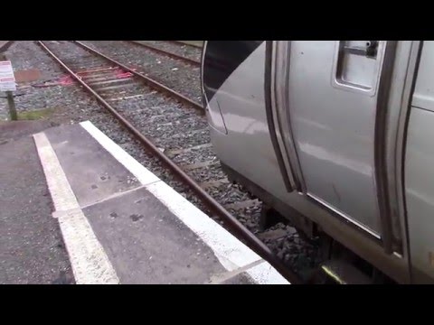 IE 22000 DMU Departing Greystones