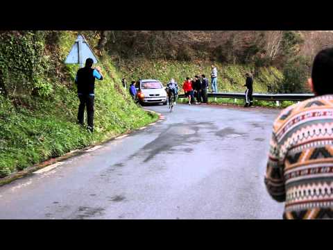 Apustua Idotorbera: Txirrindularia korrikalariaren aurka.MOV