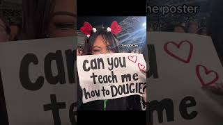 can you teach me how to Dougie? hyunjin&#39;s answer #hyunjin