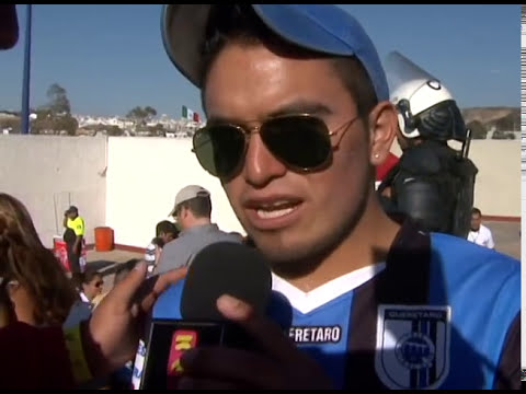 "El color del Gallos Blancos vs Atlas J8 Clausura 2013" Barra: La Resistencia Albiazul &bull; Club: Querétaro