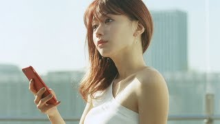 山本舞香、超ミニボトムで美脚見せ！　小関裕太と幼なじみに　「銀座カラー」新CMが公開