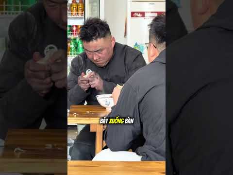 Anh ấy đi ăn quên đeo kính tưởng đó là bạn mình nhưng 😳 #shots