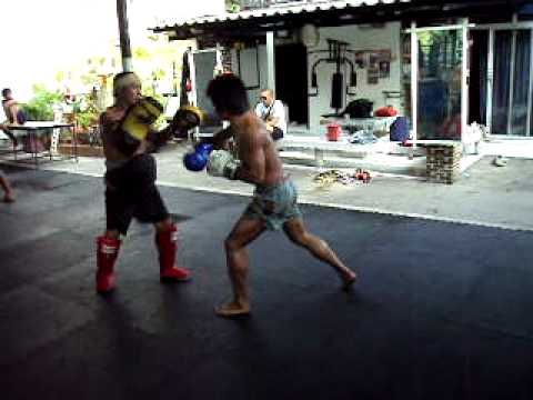 Lerdsila Choumpairtour training at Jocky Gym partie 1