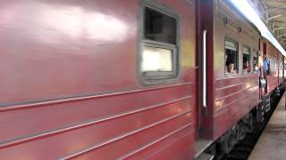 preview picture of video 'Sri Lanka - Badulla-Colombo train. Ella station'