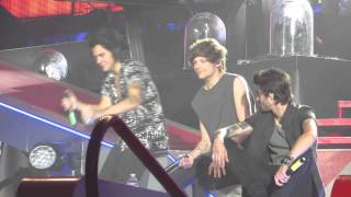 One Direction - Blame It On The Boogie clip - Detroit
