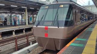 小田急30000形EXE30057F　特急ロマンスカーえのしま35号片瀬江ノ島行　藤沢駅発車