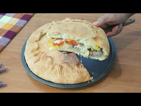 PIZZA RIPIENA peperoni, salsiccia  e scamorza. Dopo 5 minuti era finita! Tutti hanno apprezzato