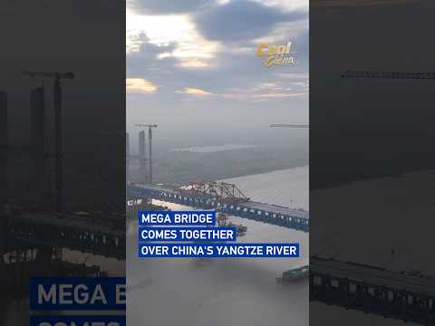 Mega bridge comes together over China's Yangtze River