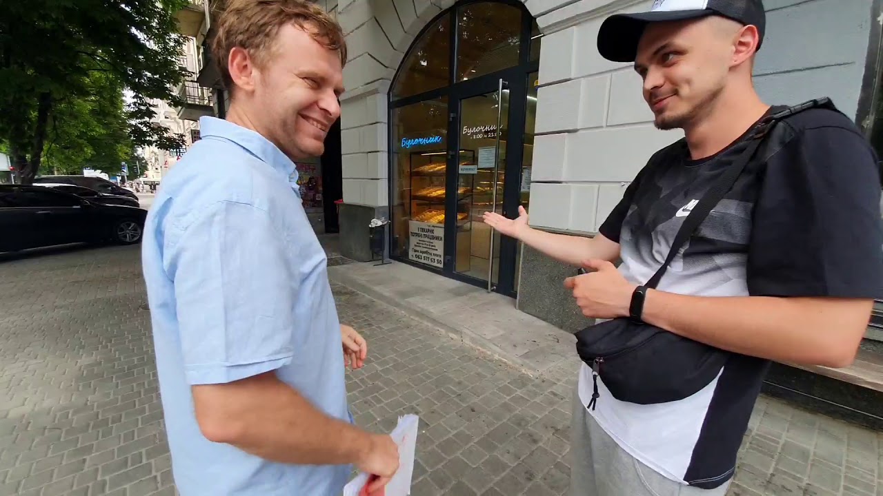 Гуляем с Юлей и тут мама