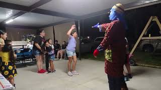 Payaso Pikorete Celebrando el Cumpleaños de Delaisa en Tampa Fl Mira Como Nada Ella