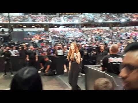 2016-04-03 WWE Wrestlemania Pre-Show 03 Lita Entrance