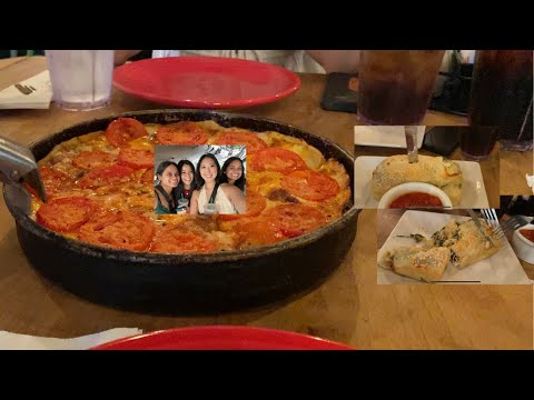 WHAT I ATE IN CHICAGO // deep dish pizza, ramen, and more