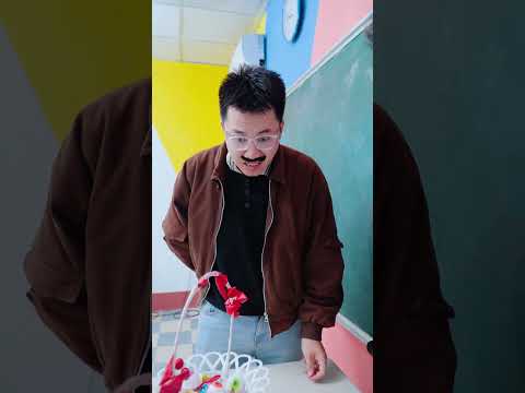 Food is banned in class, but creativity isn’t 🍫💥 #anhchinh #kpop #funny #cake #food