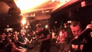 Throwdown - 04 - Trust - Live in Montreal QC - 08/12/2003