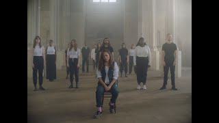 Musik-Video-Miniaturansicht zu How Well Do You Know Your Feelings? Songtext von Alice Merton feat. London Contemporary Voices