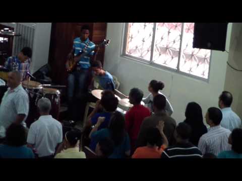 ADORACION EN CULTO JUVENIL EN LA ASAMBLEA DE DIOS -1