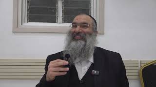 הסופר הרמאי ▪️הרב נחמנסון▪️(בית כנסת חב"ד כפר סבא) (הרב יהודה לייב נחמנסון) - התמונה מוצגת ישירות מתוך אתר האינטרנט יוטיוב. זכויות היוצרים בתמונה שייכות ליוצרה. קישור קרדיט למקור התוכן נמצא בתוך דף הסרטון