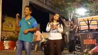 Download lagu goyang inul-Nurul & farah feat retmelo buskers cover inul,goyang aduhh mp3 Download lagu goyang inul-Nurul & farah feat retmelo buskers cover inul,goyang aduhh mp3